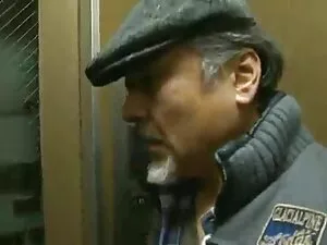 L'uomo è tornato a c ...