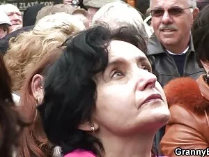 Sesso con mamma casa ...