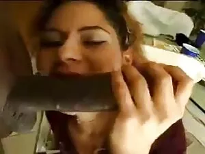 Giovane ragazza si l ...
