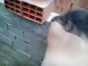 Una giovane ragazza  ...