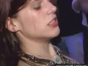 Una ragazza sexy con ...