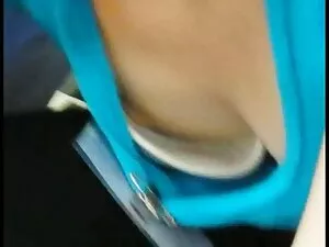 Un uomo testa scopa  ...
