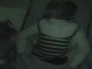 Un uomo schiavo scop ...