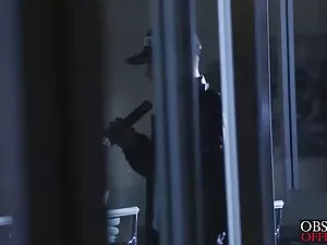 Mentre il marito in  ...